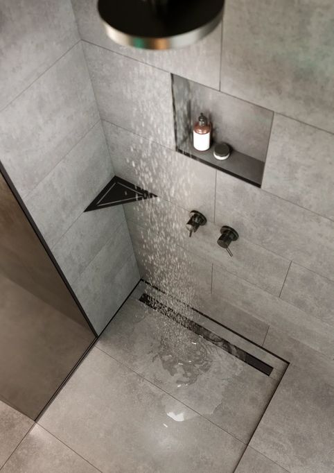 Draufsicht auf eine Duschnische mit Ablage Nova und Duschrinne ARTstream