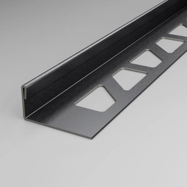 Edelstahl-Winkelprofil in der Oberfläche anthrazit geschliffen mit gestanztem Schenkel.