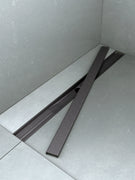 Gradlinige Edelstahl-Anthrazit-Optik der ARTstream Duschrinne als Alternative zum Fliesenfinish