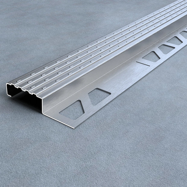 Treppenprofil aus Edelstahl glänzend – rutschhemmend und extrem belastbar für Innen- und Außenbereich